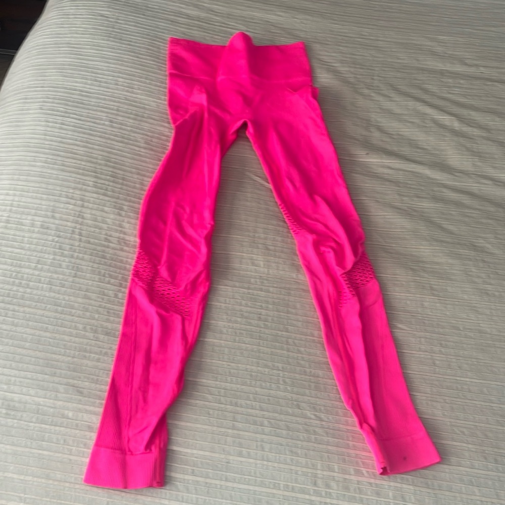 Nux brand leggings in neon pink. Worn two times! Excellent condition.